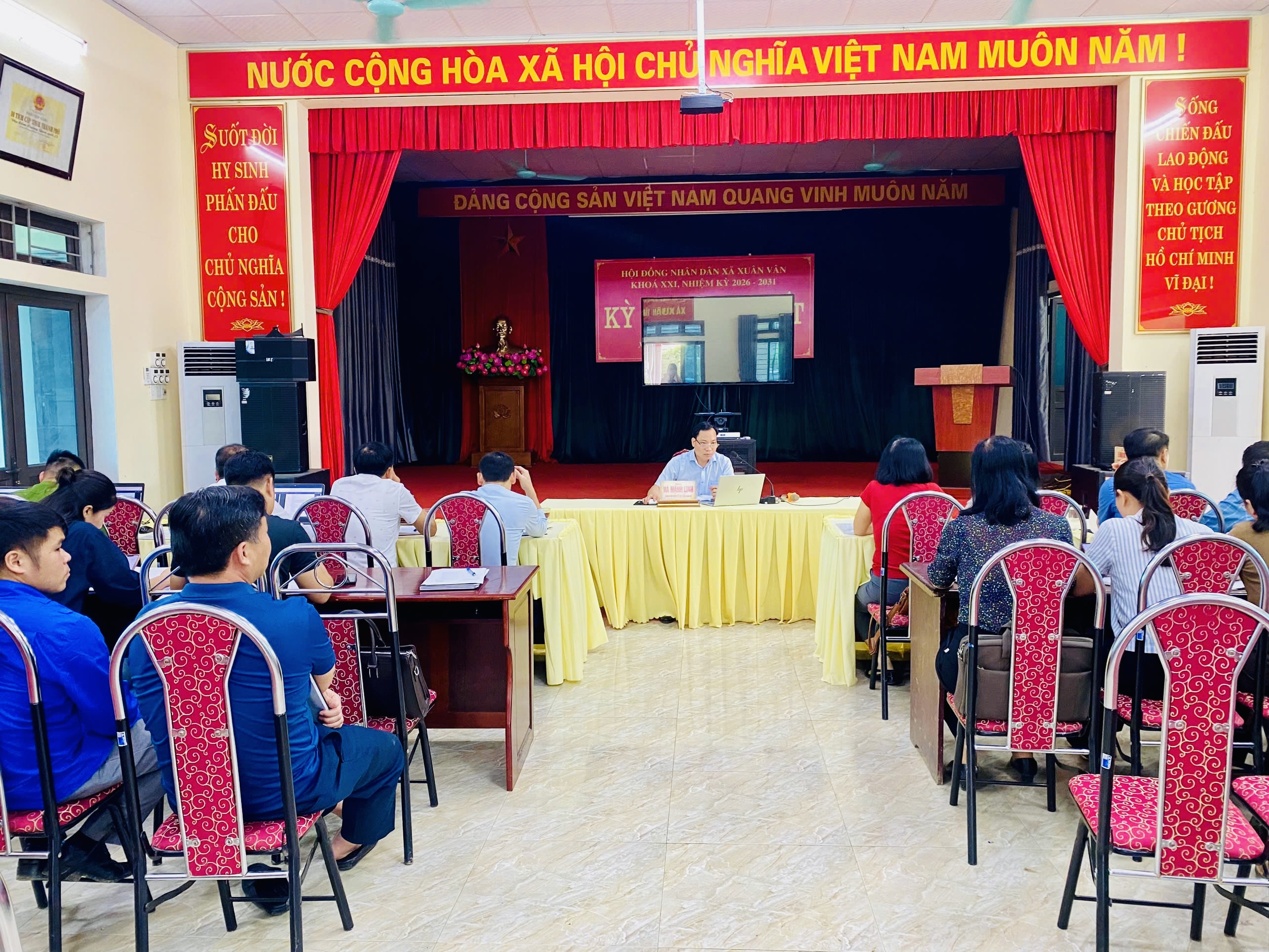 XÃ XUÂN VÂN TỔ CHỨC HỘI NGHỊ UBND XÃ THÁNG 3 NĂM 2026