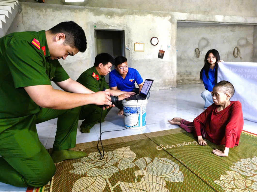 CÔNG AN XÃ GÓP PHẦN MỞ CHÌA KHÓA SỐ Ở VÙNG CAO TUYÊN QUANG