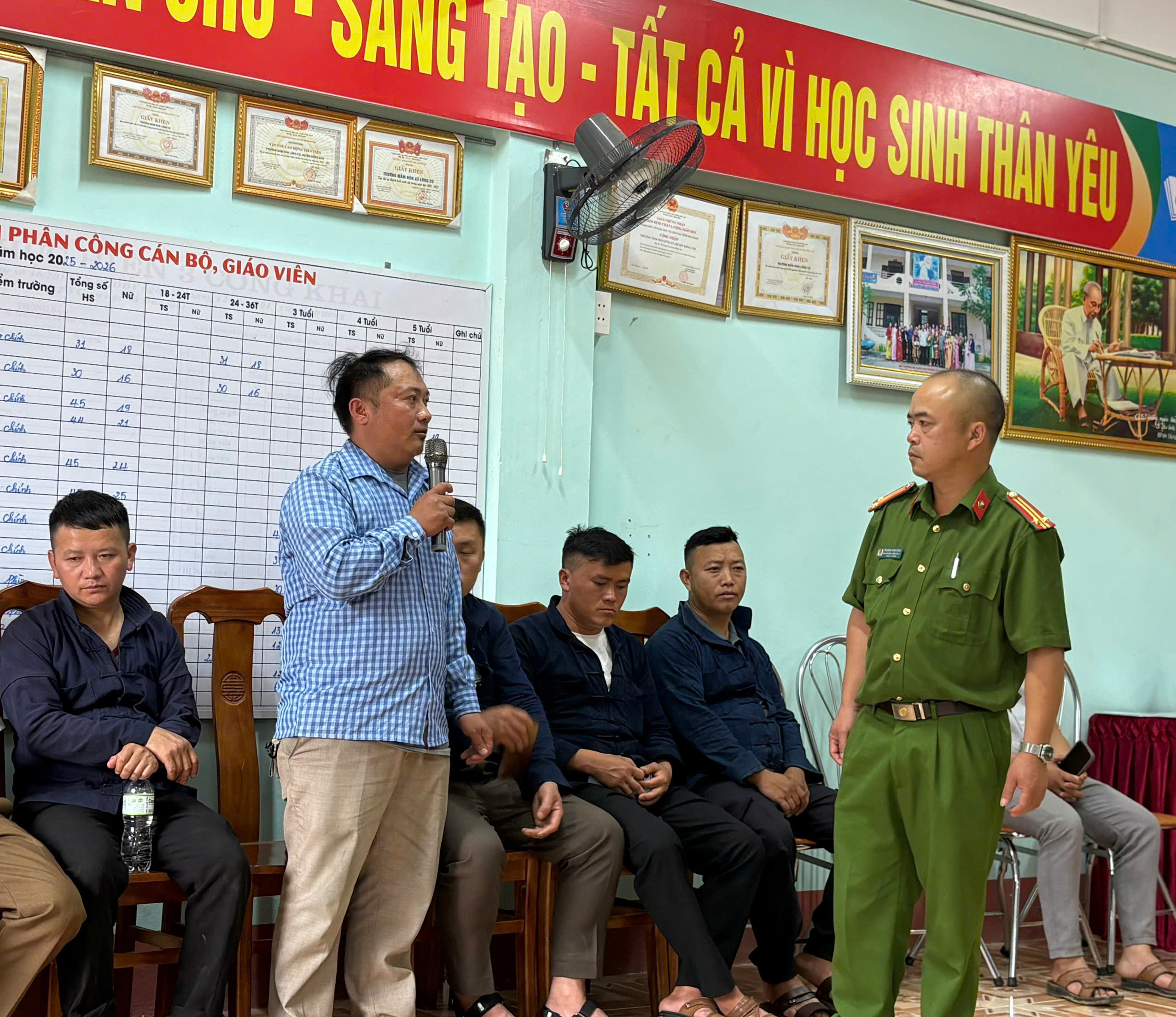 CÔNG AN XÃ LŨNG CÚ PHỐI HỢP TỔ CHỨC RỒNG XANH TUYÊN TRUYỀN PHÒNG, CHỐNG MUA BÁN NGƯỜI