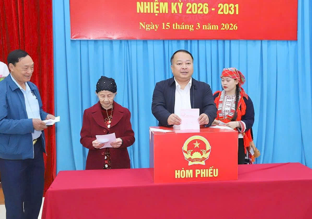 Chủ tịch UBND tỉnh Phan Huy Ngọc dự khai mạc bầu cử tại Phường Hà Giang 1