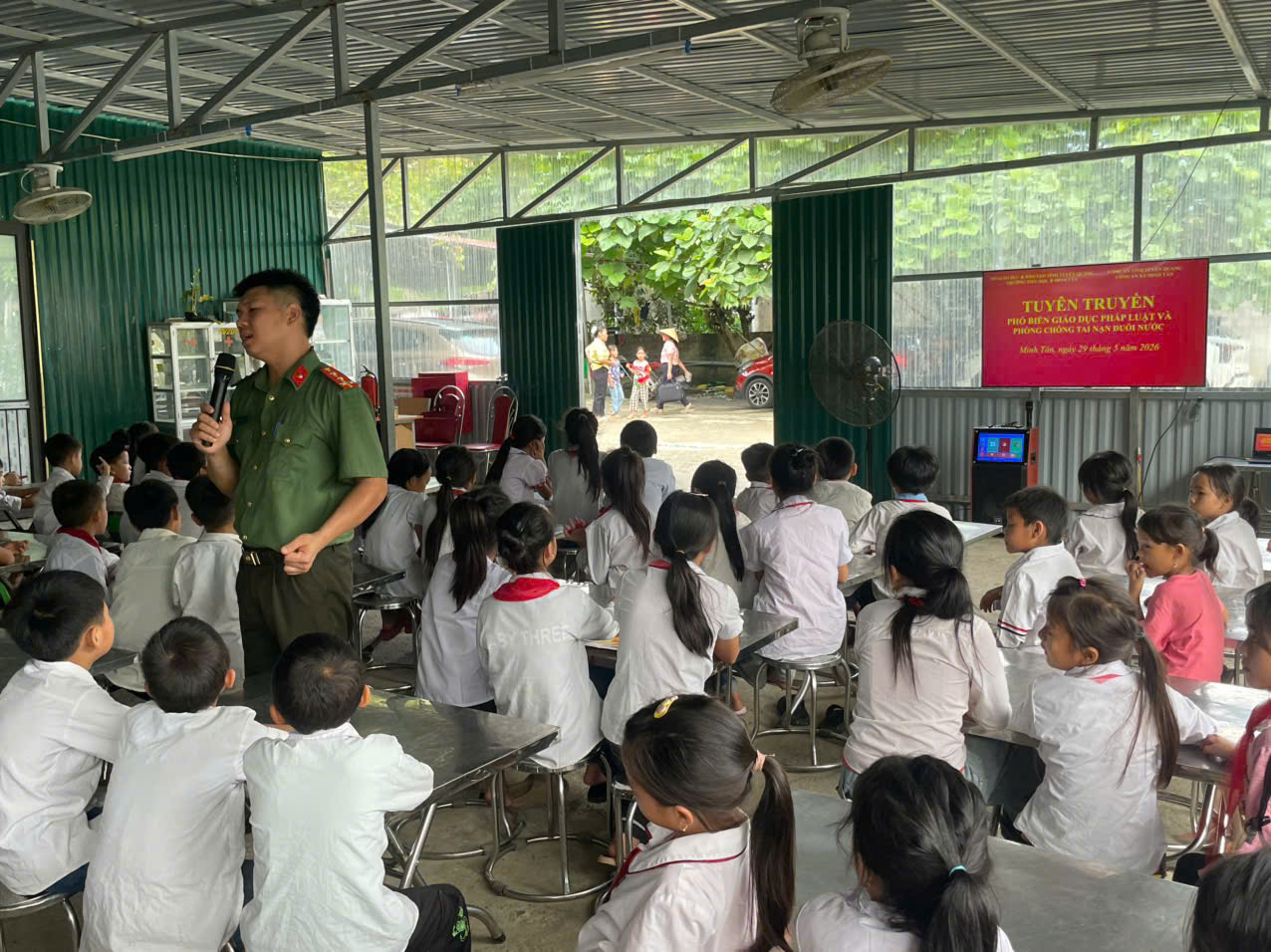 CÔNG AN XÃ MINH TÂN TỔ CHỨC TUYÊN TRUYỀN PHÁP LUẬT VỀ PHÒNG CHỐNG ĐUỐI NƯỚC, PHÒNG CHÁY CHỮA CHÁY VÀ HƯỚNG DẪN ĐỊNH DANH ĐIỆN TỬ MỨC ĐỘ 2 