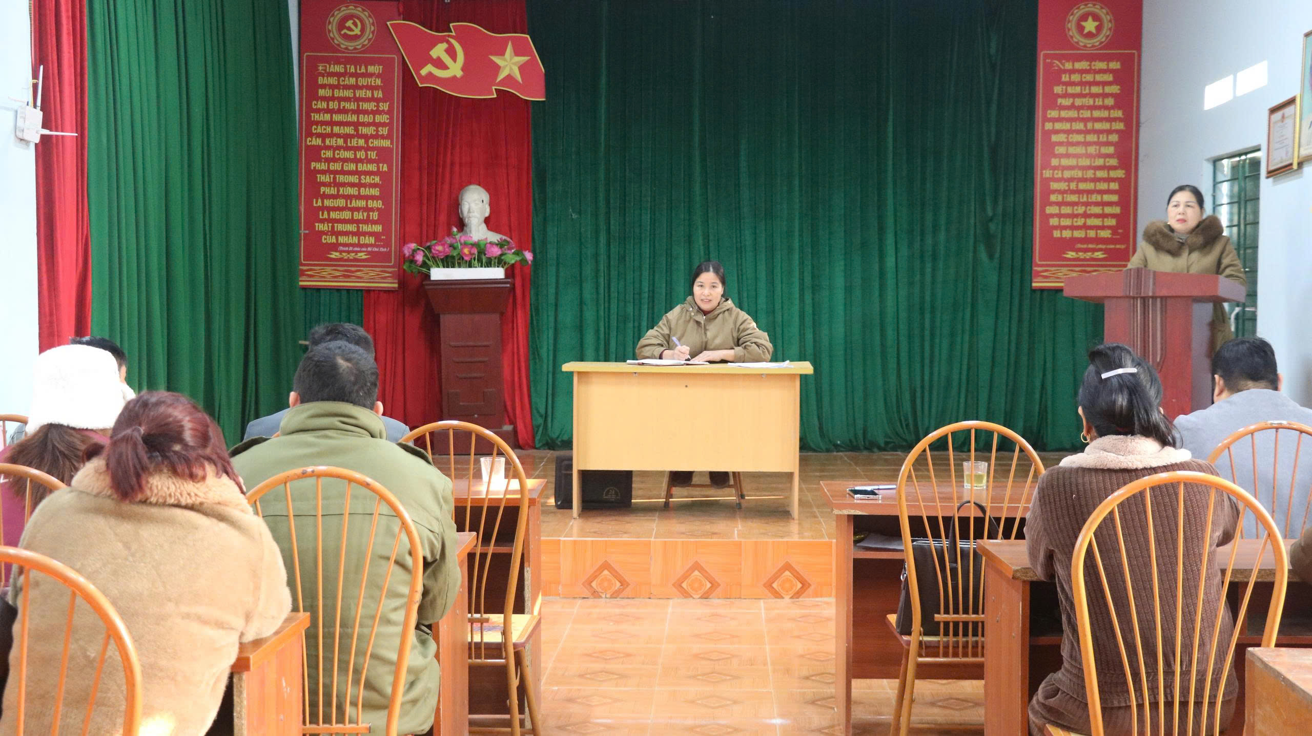 Thường trực Đảng ủy xã dự hội nghị tổng kết công tác năm 2025 tại các Chi bộ