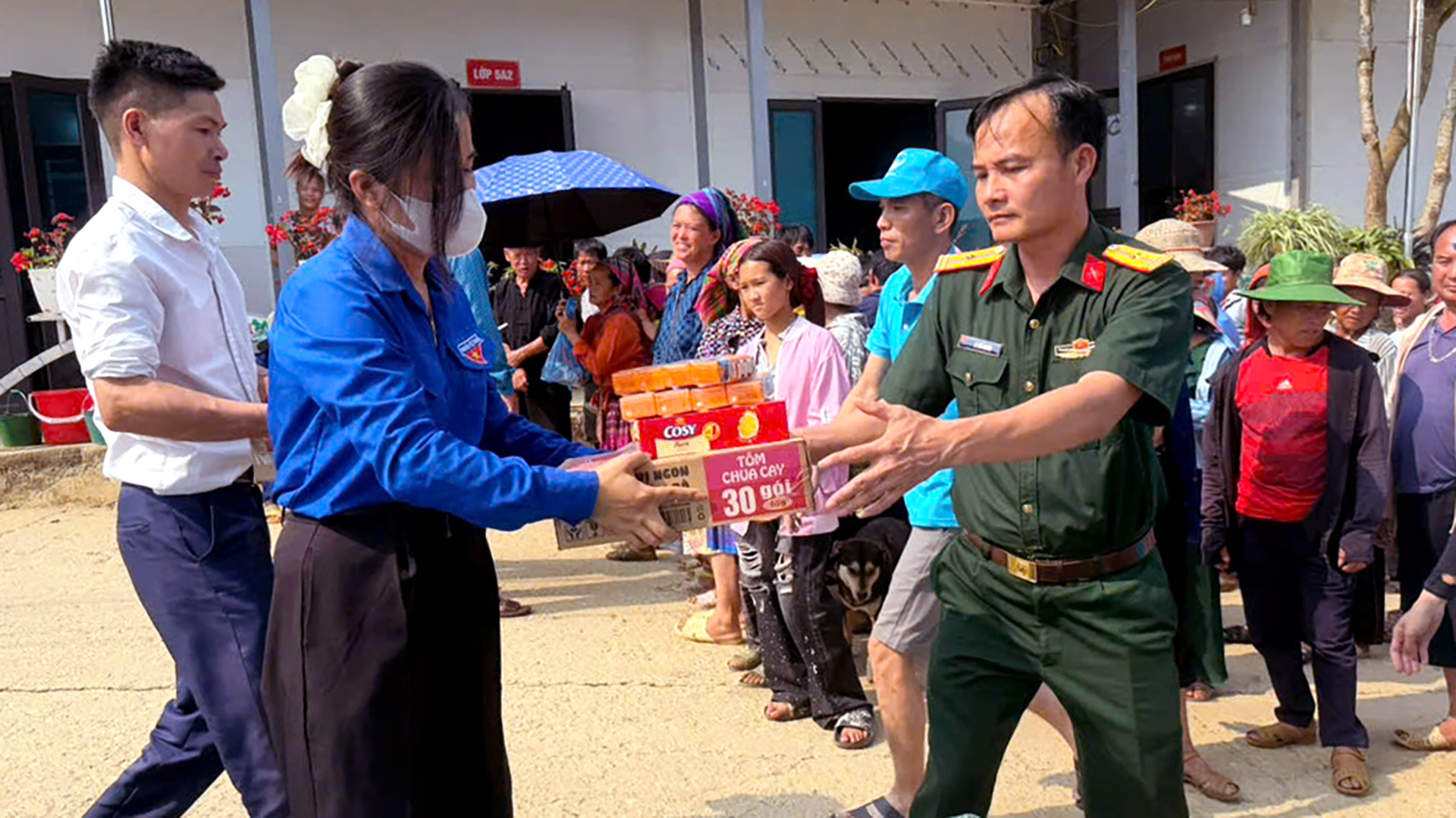 thiện nguyện T&acirc;m an tặng qu&agrave; (5).jpg