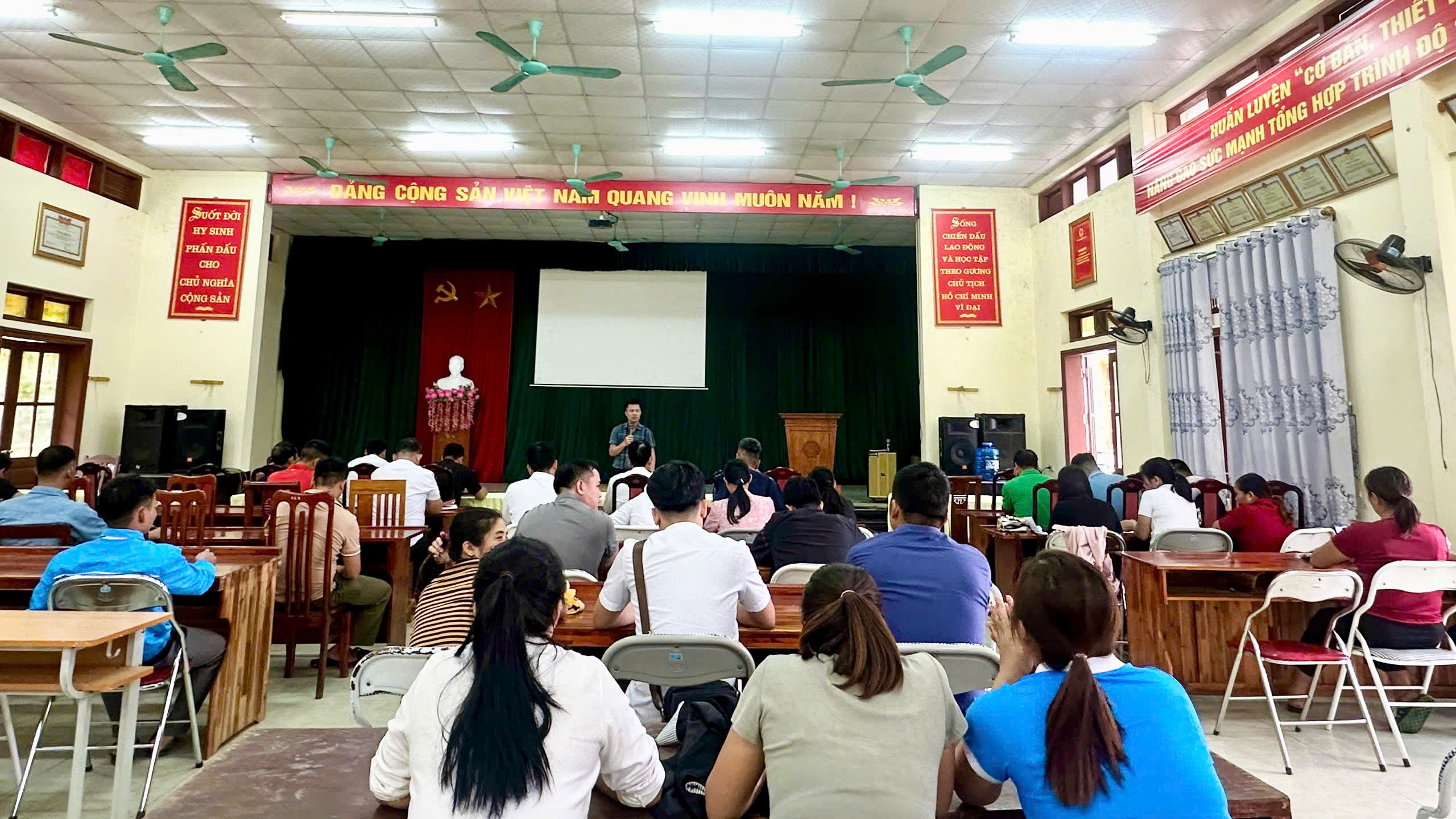 Tập huấn nghiệp vụ cho 110 thành viên các Tổ Công nghệ số cộng đồng tại các thôn trên địa bàn xã Lâm Bình