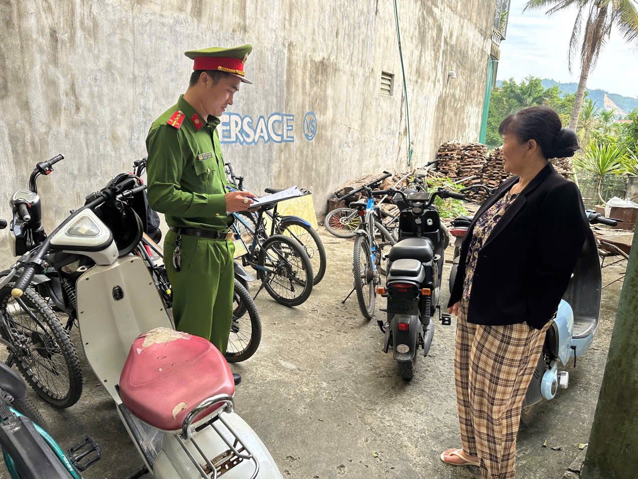 CÔNG AN PHƯỜNG NÔNG TIẾN TRIỂN KHAI CÔNG TÁC BẢO ĐẢM TRẬT TỰ AN TOÀN GIAO THÔNG NĂM 2025