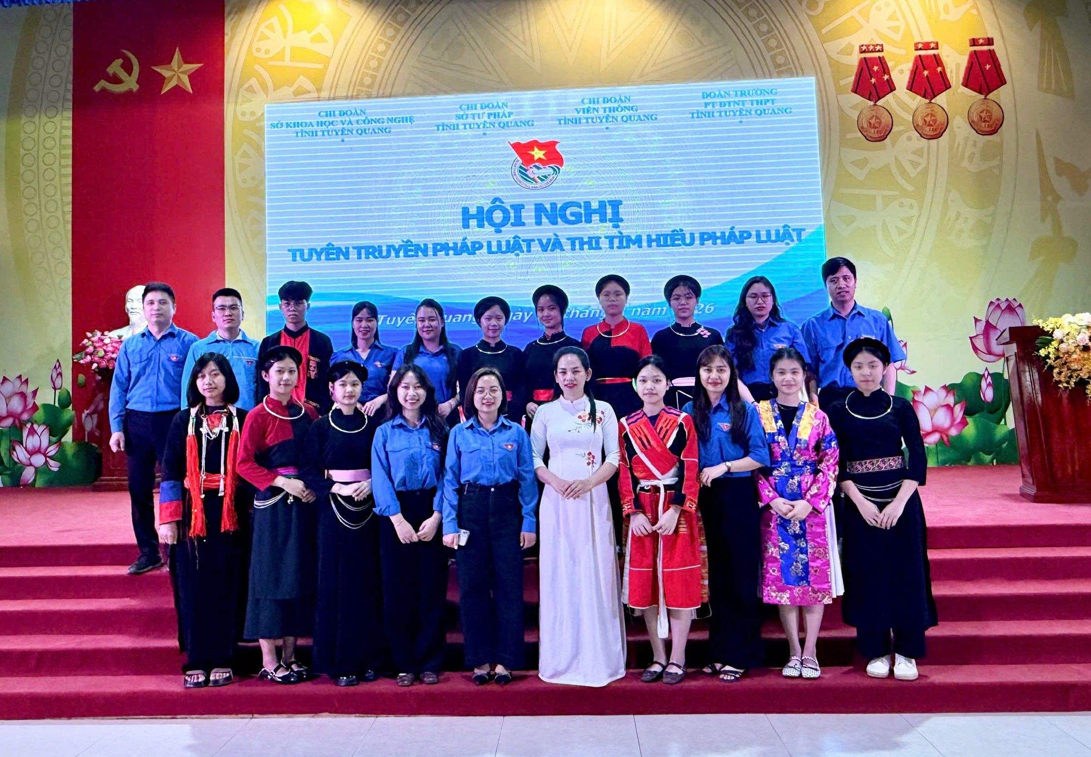 Chi đoàn Sở Khoa học và Công nghệ tổ chức tuyên truyền pháp luật tại Trường PTDT Nội trú THPT tỉnh Tuyên Quang