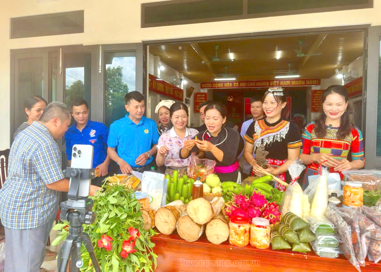 Từ chiếc điện thoại thông minh đến cơ hội mới ở vùng cao