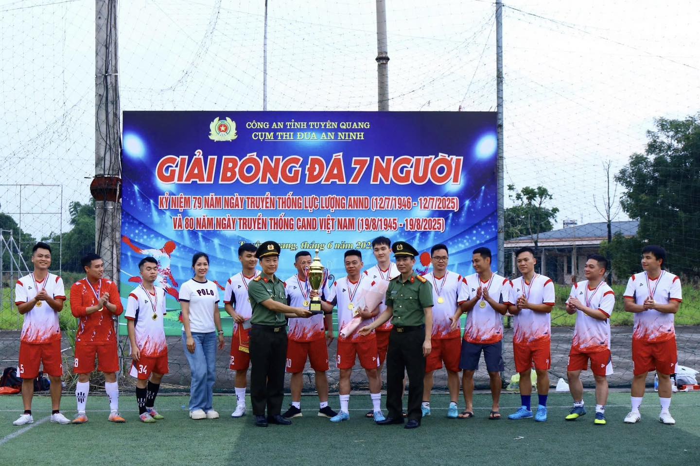 SÔI NỔI GIẢI BÓNG ĐÁ TRONG CỤM THI ĐUA AN NINH, CÔNG AN TỈNH TUYÊN QUANG