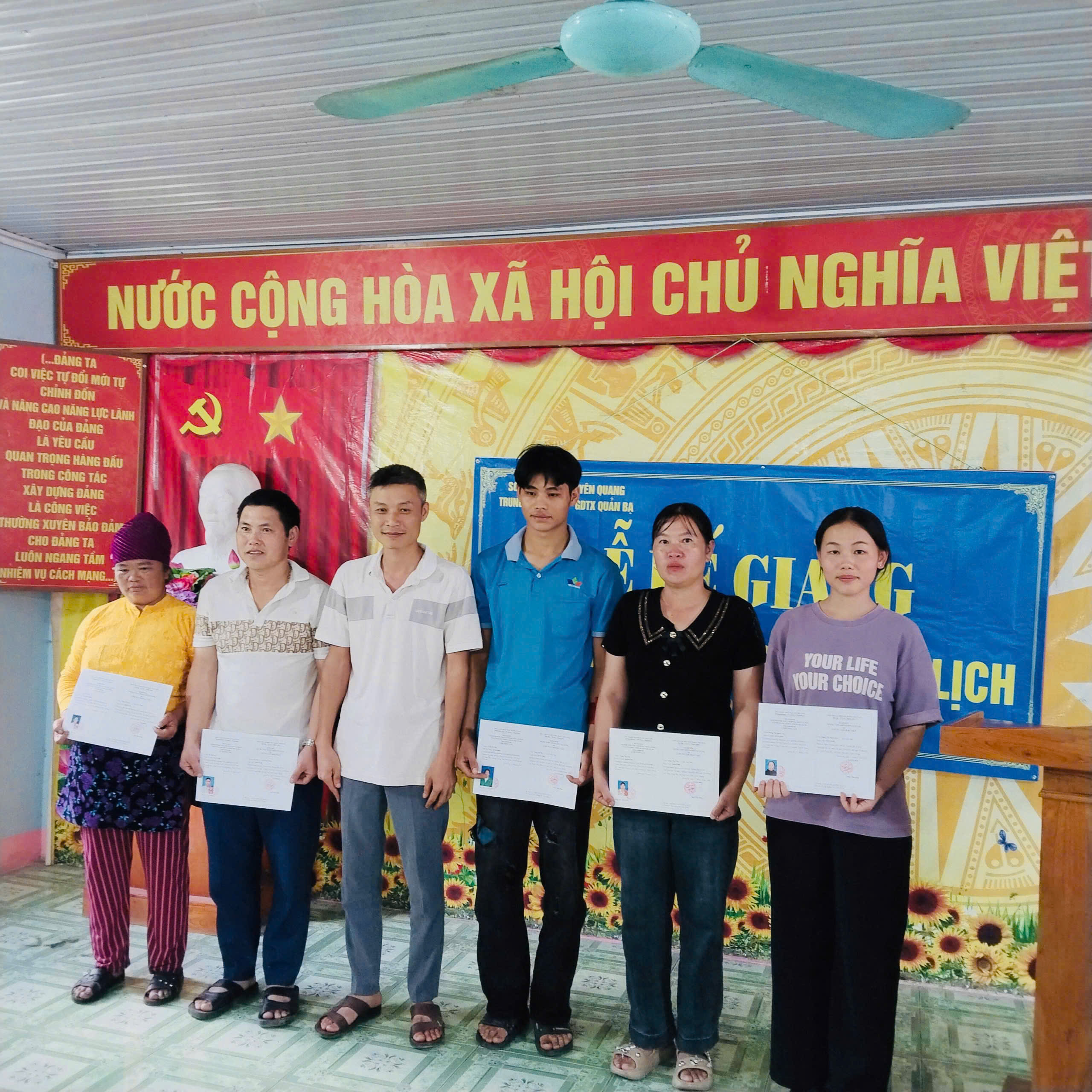 LÙNG TÁM BẾ GIẢNG CÁC LỚP ĐÀO TẠO NGHỀ CHO LAO ĐỘNG NÔNG THÔN