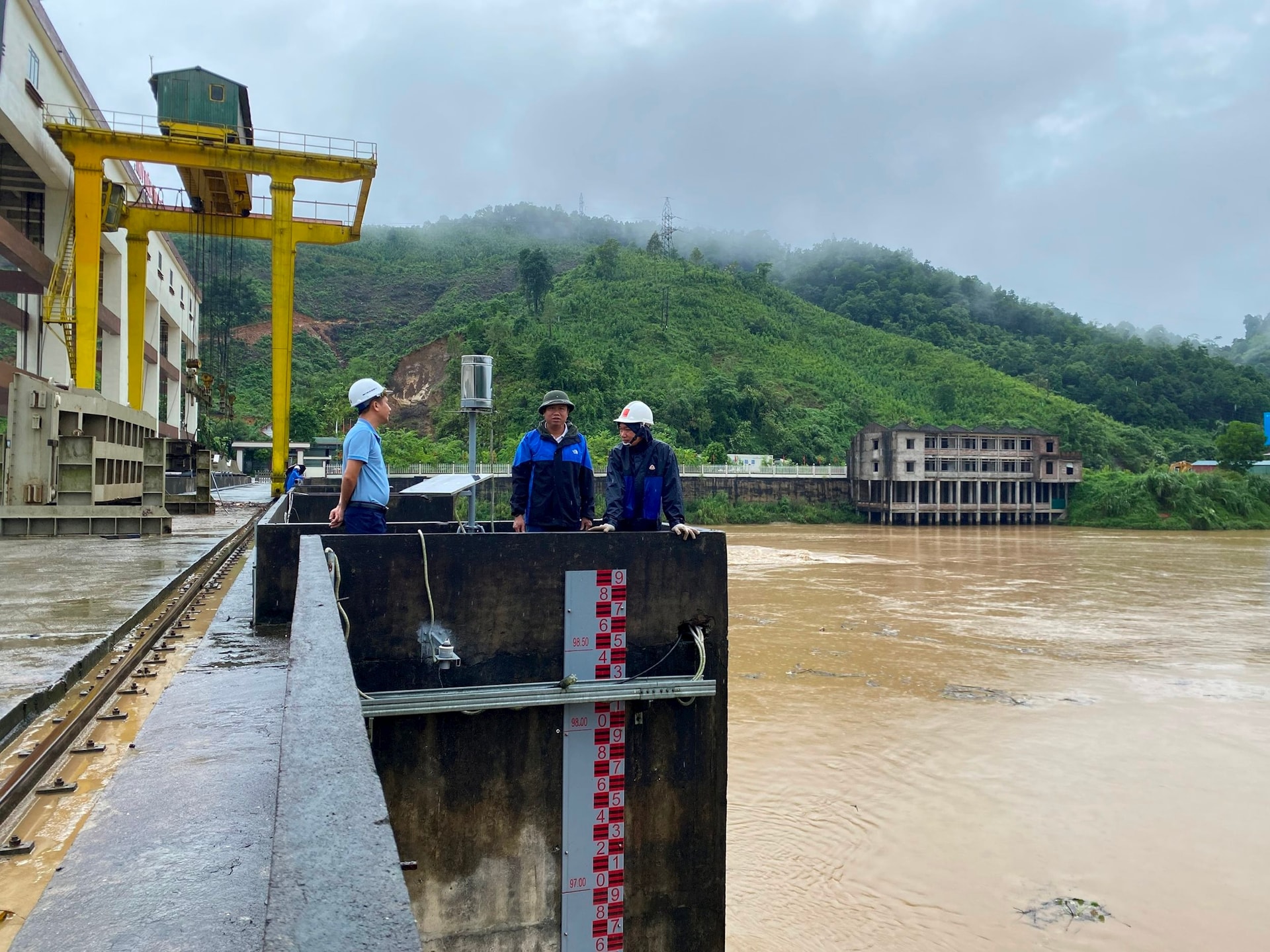 Tuyên Quang: Chủ động ứng phó khẩn cấp với bão số 11, đảm bảo an toàn công trình thủy điện và vùng hạ du 