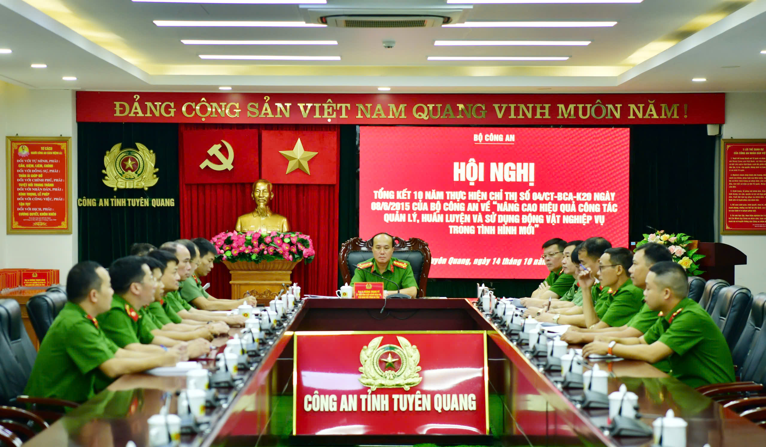 PHÁT HUY VAI TRÒ CỦA ĐỘNG VẬT NGHIỆP VỤ TRONG ĐẤU TRANH PHÒNG, CHỐNG TỘI PHẠM, TÌM KIẾM CỨU NẠN