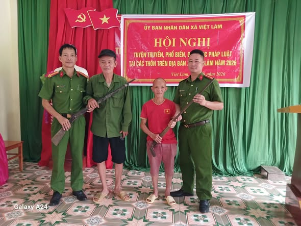 CÔNG AN XÃ VIỆT LÂM TUYÊN TRUYỀN, TẬP HUẤN KỸ NĂNG PCCC; VẬN ĐỘNG, THU HỒI VŨ KHÍ - VẬT LIỆU NỔ - CCHT