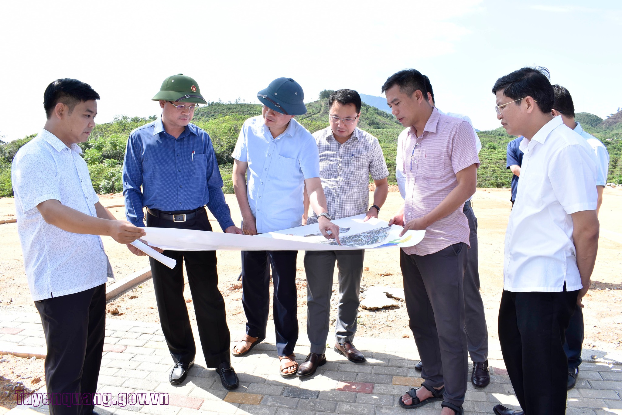 Phó Chủ tịch Thường trực UBND tỉnh Nguyễn Mạnh Tuấn kiểm tra tiến độ thực hiện các dự án trọng điểm tại phường Mỹ Lâm