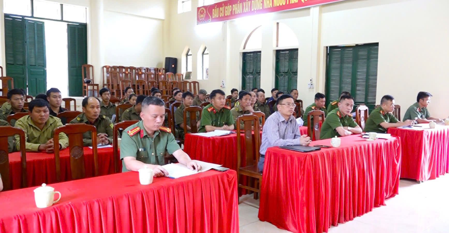 HỘI NGHỊ QUÁN TRIỆT TRIỂN KHAI HỘI THI LỰC LƯỢNG THAM GIA BẢO VỆ ANTT Ở CƠ SỞ GIỎI XÃ TÙNG VÀI