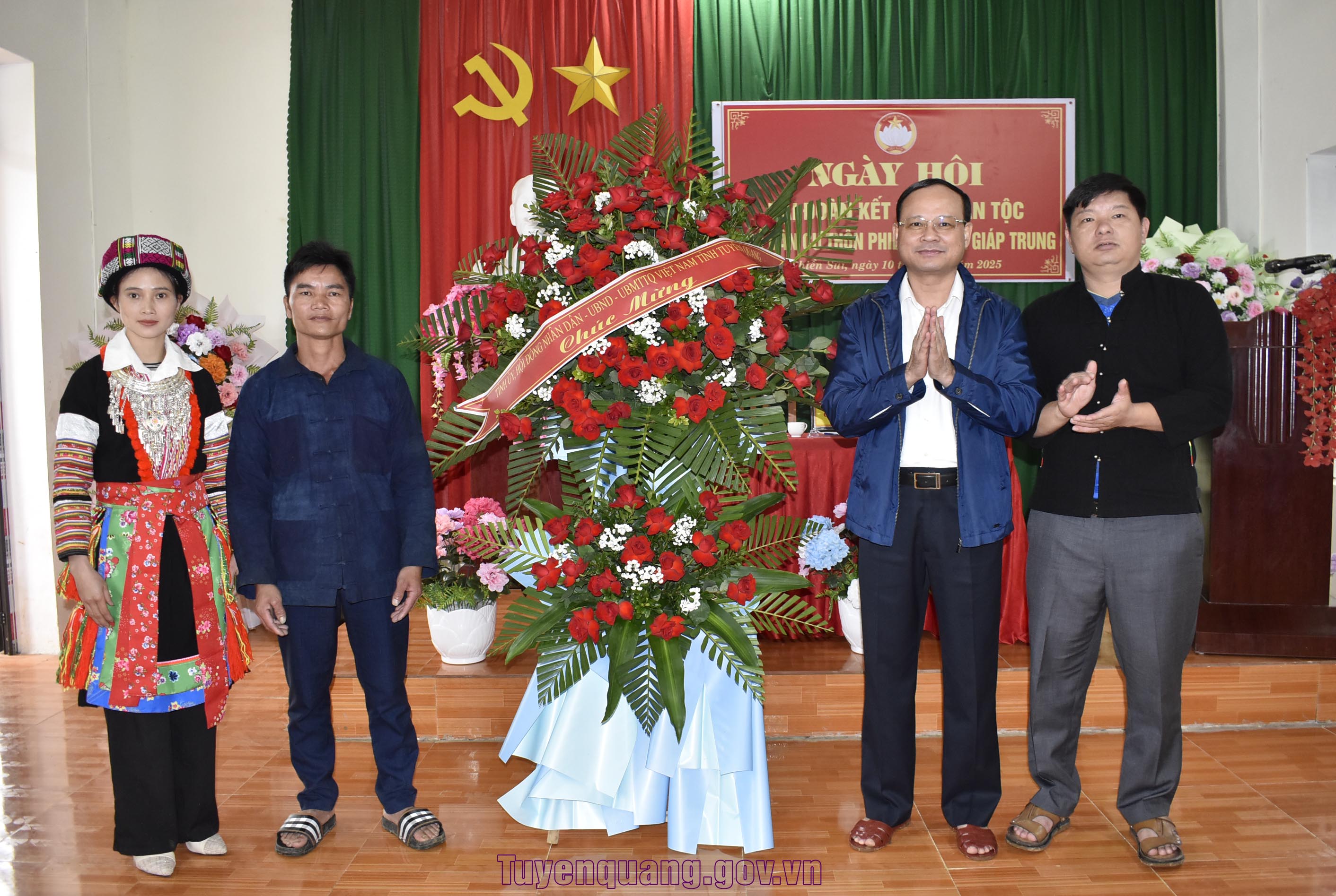 Phó Chủ tịch Thường trực UBND tỉnh Nguyễn Mạnh Tuấn dự Ngày hội Đại đoàn kết toàn dân tộc tại thôn Phiền Sủi