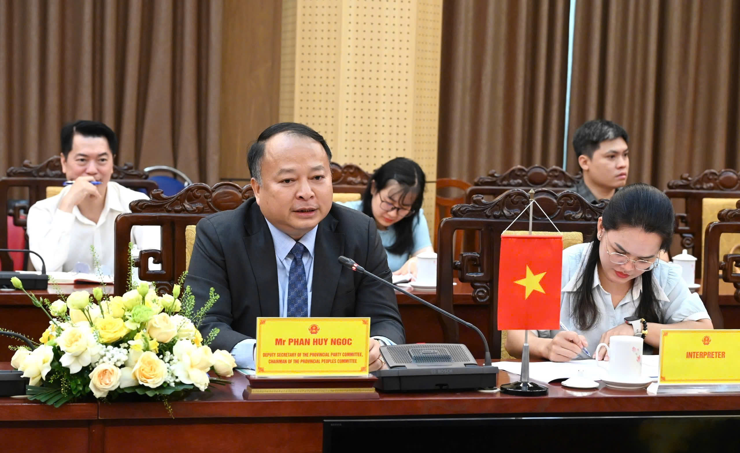 Chủ tịch UBND tỉnh Phan Huy Ngọc tiếp Đoàn Đại sứ quán Thụy Sĩ tại Việt Nam tới thăm và làm việc tại tỉnh Tuyên Quang
