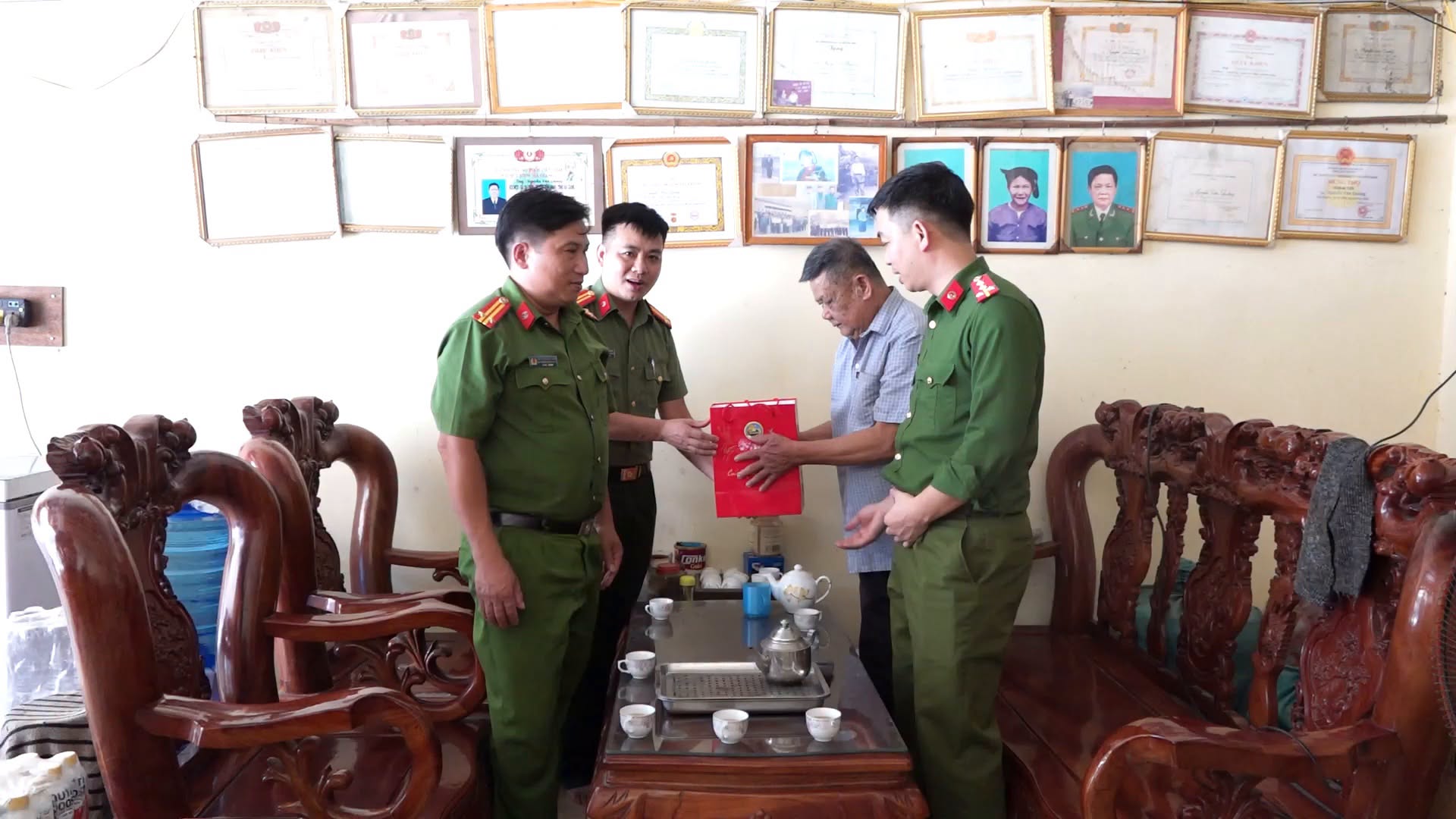 CÔNG AN XÃ DU GIÀ PHÁT HUY VAI TRÒ NGƯỜI CÓ UY TÍN TRONG BẢO ĐẢM AN NINH, TRẬT TỰ