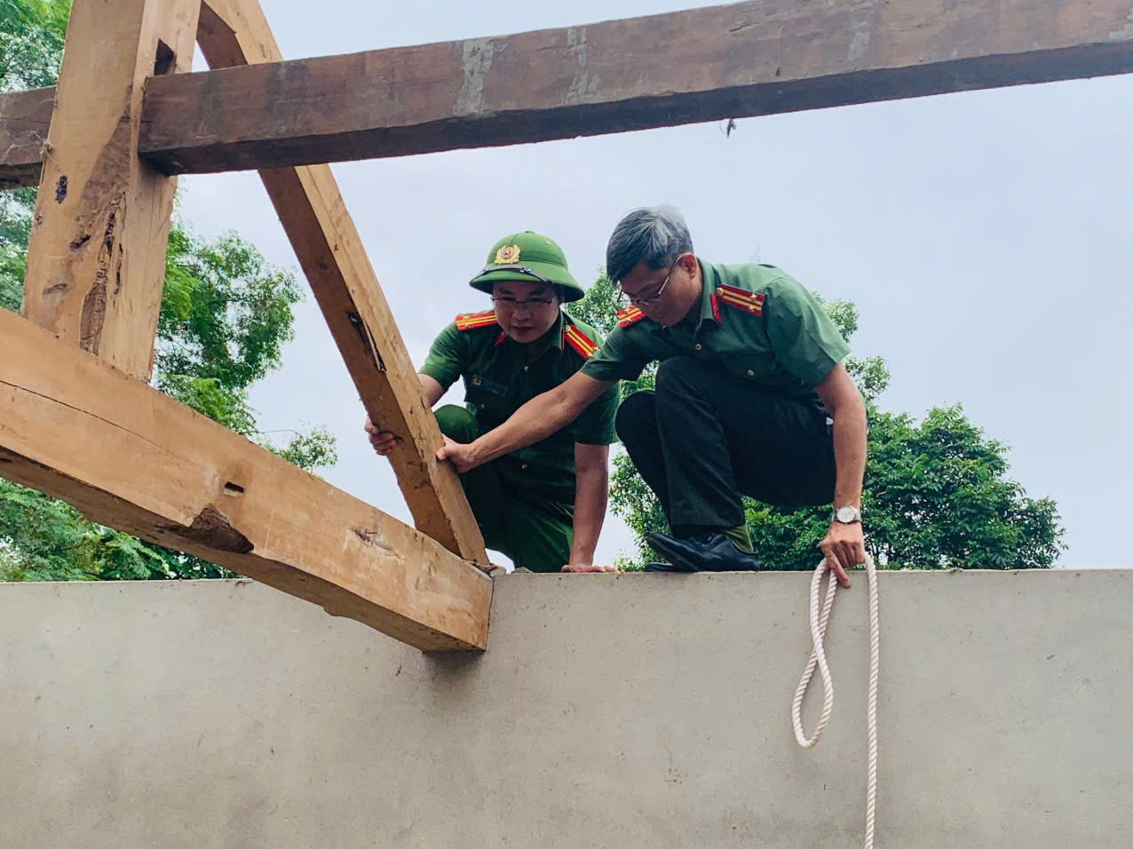 CÔNG AN XÃ VIỆT LÂM LAN TỎA GIÁ TRỊ NHÂN VĂN TỪ PHONG TRÀO“NGÀY THỨ BẢY ĐỒNG HÀNH CÙNG NHÂN DÂN”