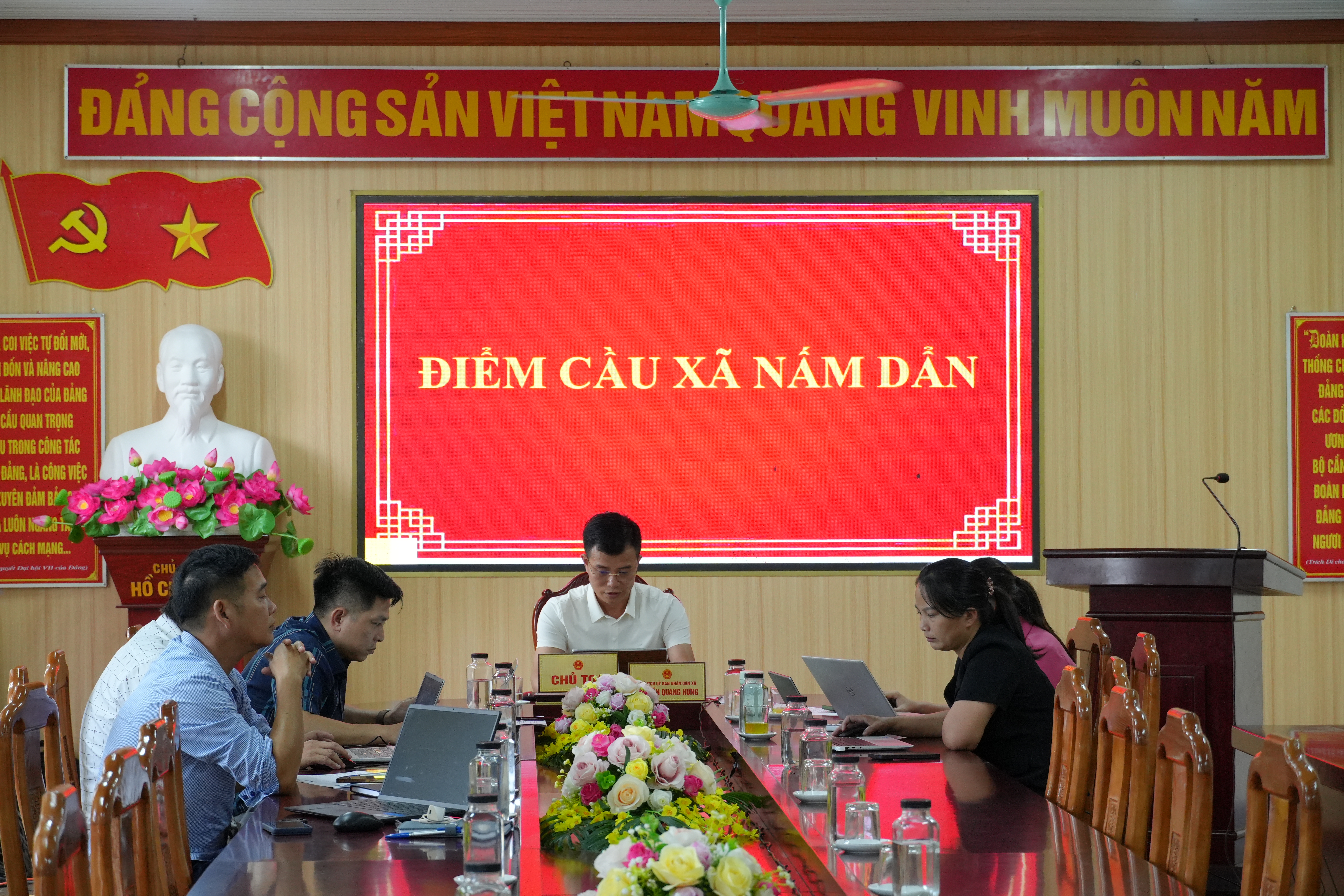 XÃ NẤM DẨN DỰ HỘI NGHỊ TRỰC TUYẾN VỀ TIẾN ĐỘ THỰC HIỆN CÁC CHƯƠNG TRÌNH MỤC TIÊU QUỐC GIA