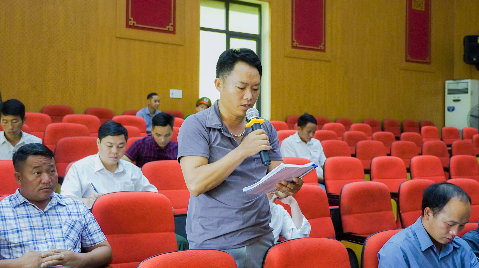 tiếp xúc cử tri sau KH thứ 4 (2).jpg