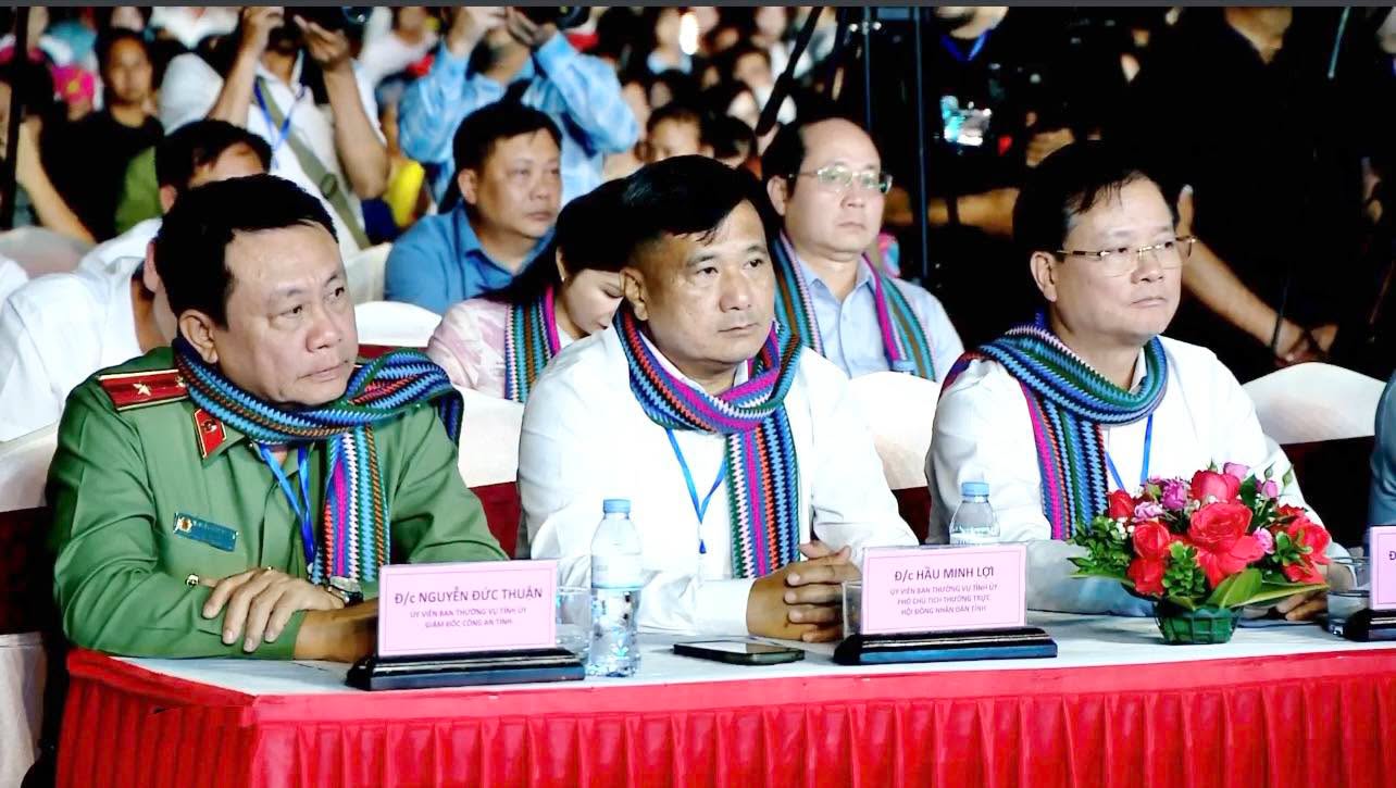 CÔNG AN TỈNH TUYÊN QUANG BẢO ĐẢM AN NINH, AN TOÀN ĐÊM KHAI MẠC LỄ HỘI HOA TAM GIÁC MẠCH NĂM 2026