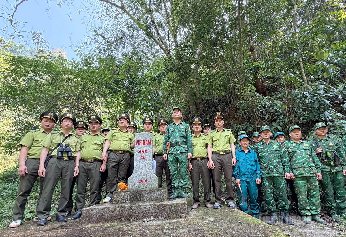 Tăng cường tuần tra, bảo vệ biên giới gắn với bảo vệ rừng