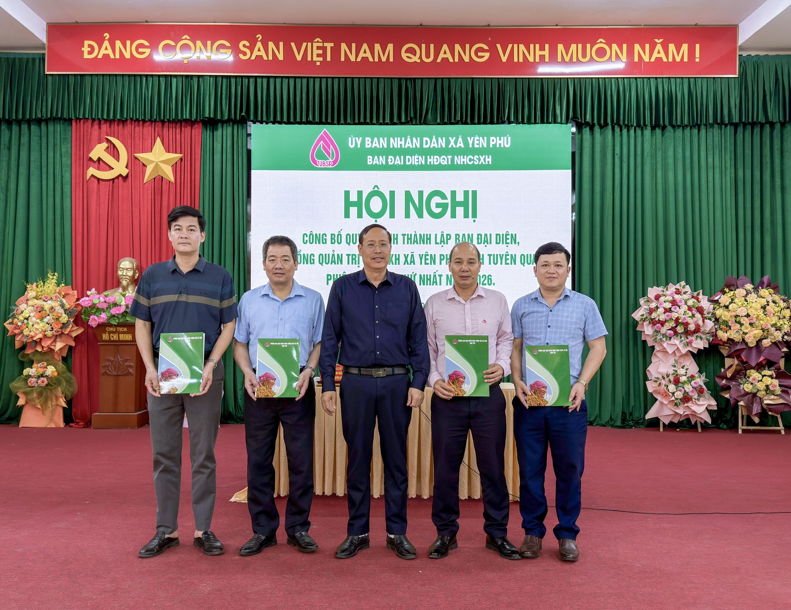 XÃ YÊN PHÚ TỔ CHỨC HỘI NGHỊ CÔNG BỐ QUYẾT ĐỊNH THÀNH LẬP BAN ĐẠI DIỆN HỘI ĐỒNG QUẢN TRỊ NGÂN HÀNG CHÍNH SÁCH XÃ HỘI XÃ YÊN PHÚ, TỈNH TUYÊN QUANG