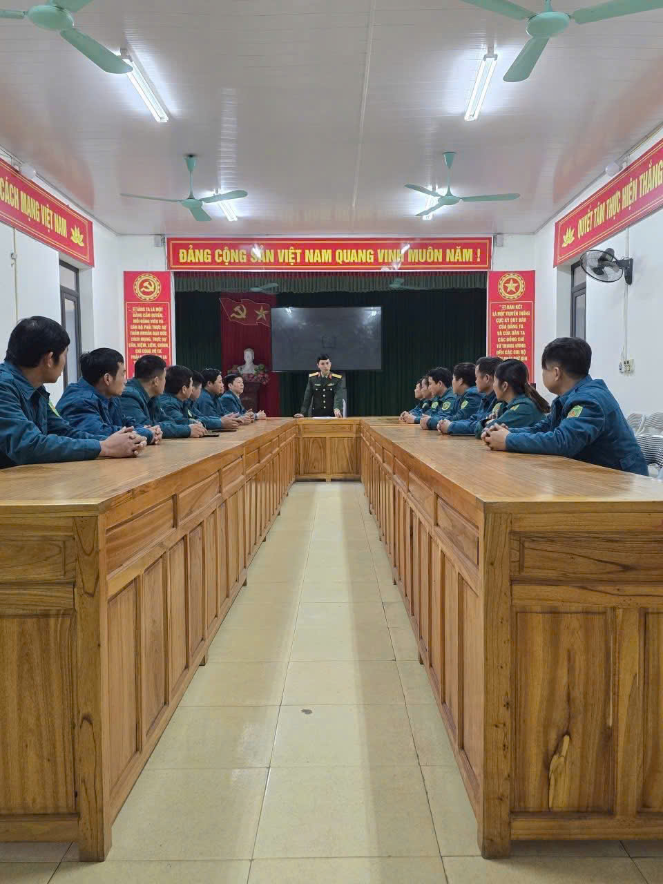 Lực lượng dân quân xã Bằng Lang tích cực tham gia bảo vệ Đại hội Đảng toàn quốc lần thứ XIV!