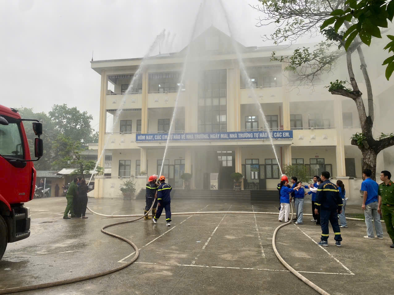 TUYÊN TRUYỀN, HƯỚNG DẪN THỰC HÀNH KỸ NĂNG PCCC VÀ CNCH