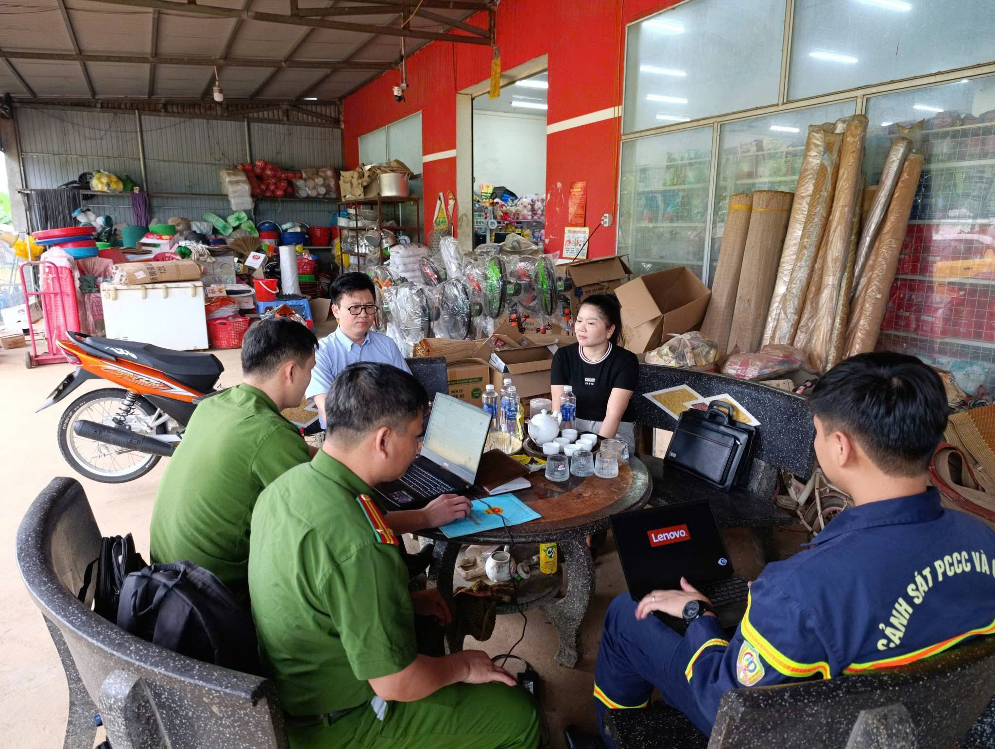 TĂNG CƯỜNG KIỂM TRA, TUYÊN TRUYỀN CÔNG TÁC PCCC&CNCH TRÊN ĐỊA BÀN XÃ TIÊN YÊN 