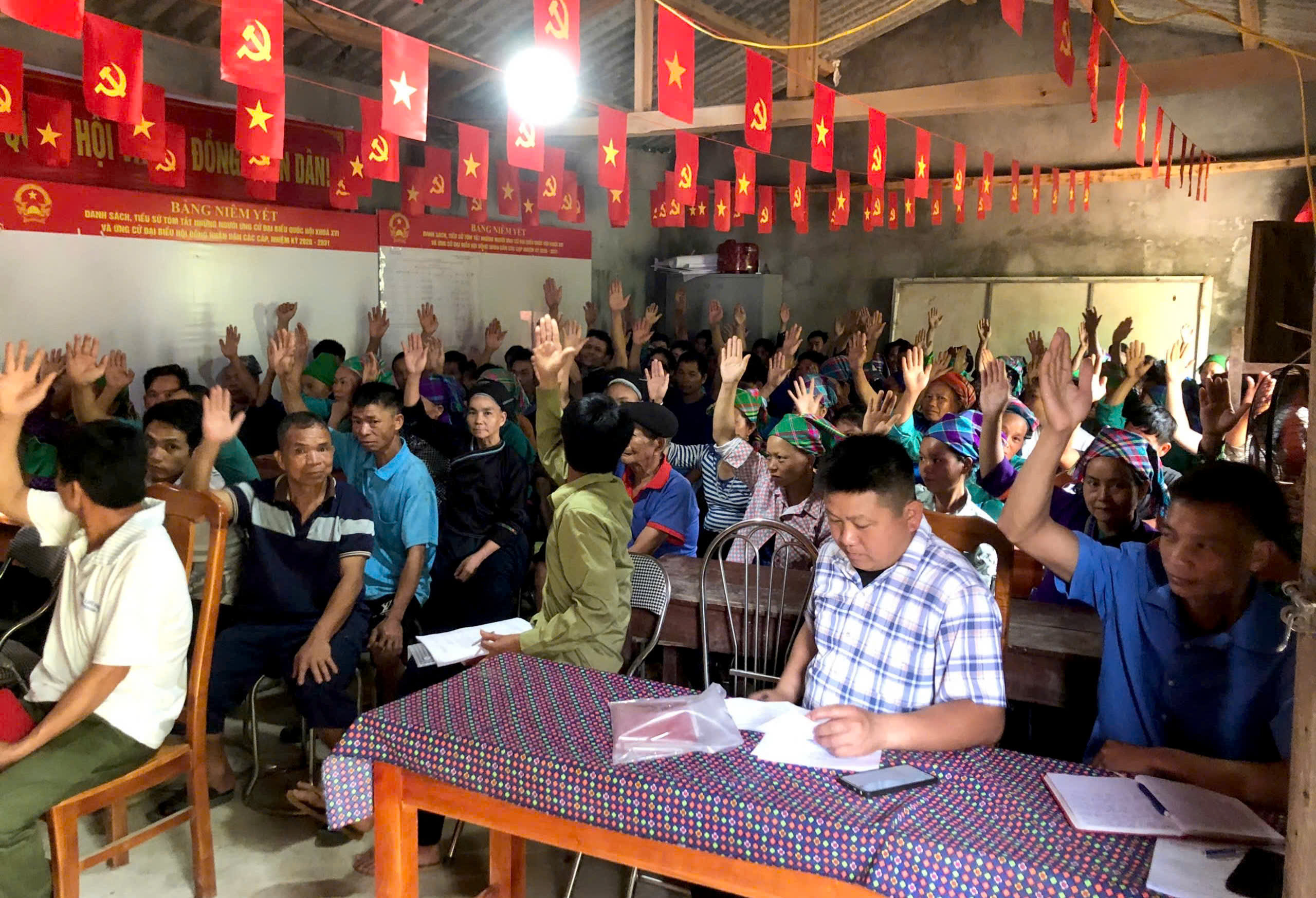 HỘI NGHỊ LẤY Ý KIẾN NHÂN DÂN VỀ PHƯƠNG ÁN SẮP XẾP THÔN TRÊN ĐỊA BÀN XÃ TRUNG THỊNH