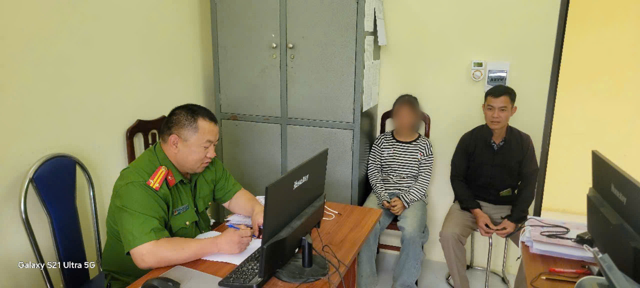 CÔNG AN XÃ KỊP THỜI GIẢI CỨU 2 CHÁU GÁI KHỎI BẪY "VIỆC NHẸ LƯƠNG CAO"