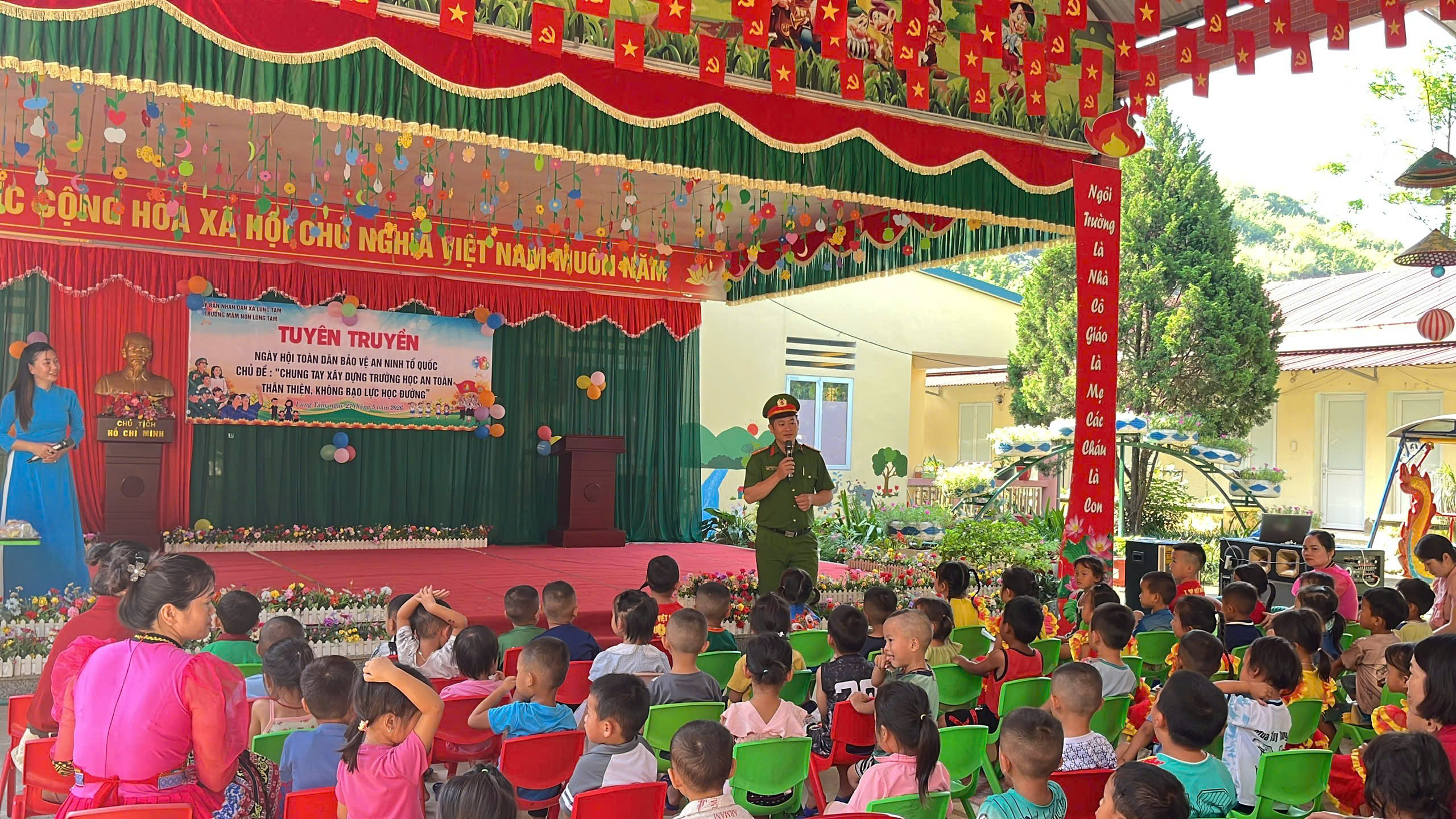 CÔNG AN XÃ LÙNG TÁM, TỈNH TUYÊN QUANG PHỐI HỢP CÁC NHÀ TRƯỜNG TUYÊN TRUYỀN PHÁP LUẬT, HƯỞNG ỨNG NGÀY HỘI TOÀN DÂN BẢO VỆ AN NINH TỔ QUỐC VÀ TRANG BỊ KỸ NĂNG AN TOÀN CHO HỌC SINH DỊP NGHỈ HÈ