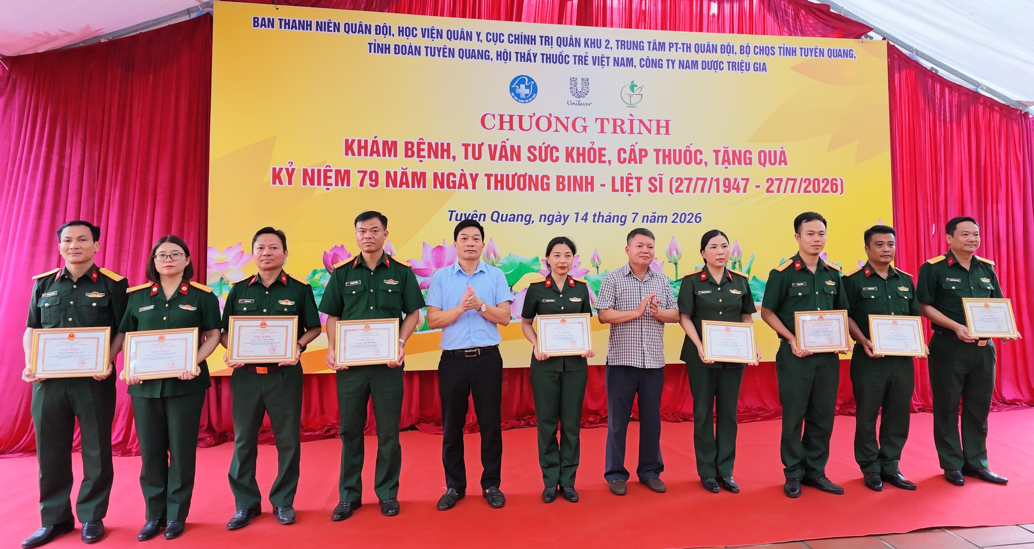 Kh&aacute;m bệnh 7.JPG