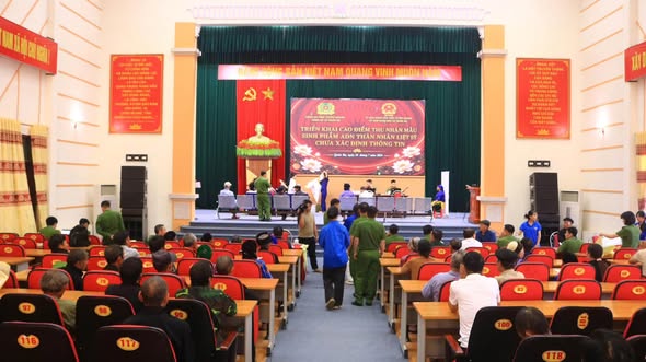 Xã Nghĩa Thuận tổ chức đưa thân nhân Liệt sĩ đi thu nhận mẫu sinh phẩm ADN