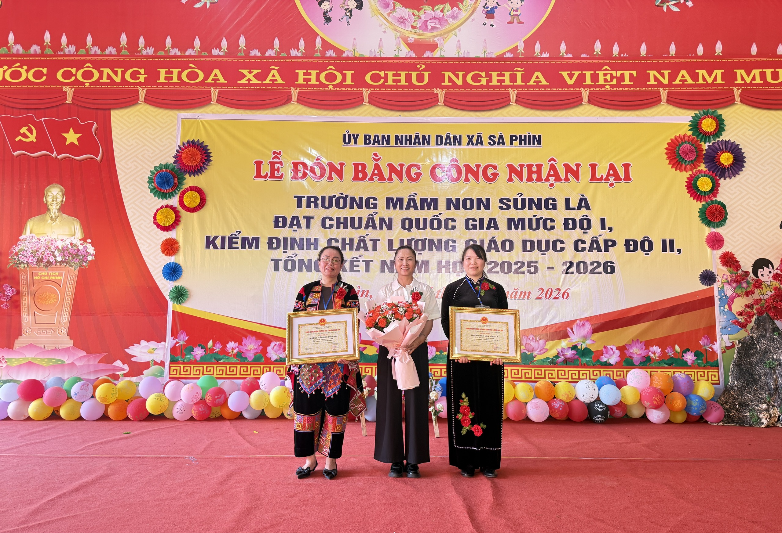 XÃ SÀ PHÌN: TRƯỜNG MẦM NON SỦNG LÀ ĐÓN BẰNG CÔNG NHẬN LẠI ĐẠT CHUẨN QUỐC GIA VÀ TỔNG KẾT LIÊN TRƯỜNG NĂM HỌC 2025 – 2026