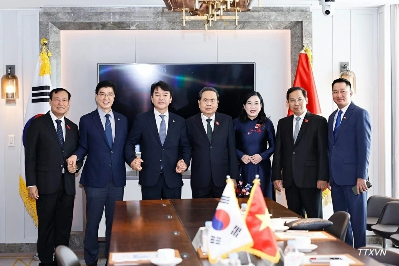 Chủ tịch Quốc hội Trần Thanh Mẫn tiếp Chủ tịch Nhóm Nghị sĩ hữu nghị Hàn Quốc - Việt Nam