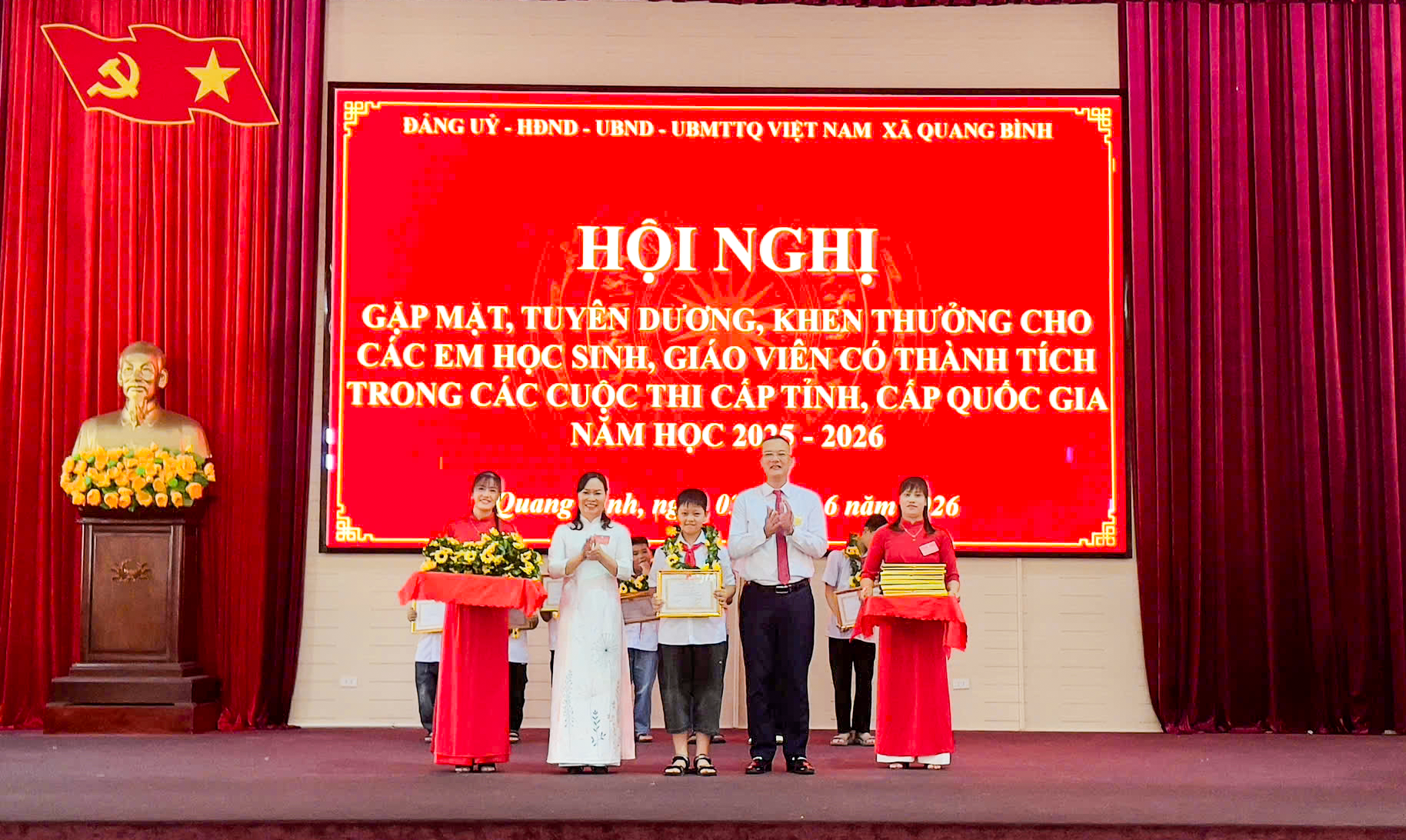 XÃ QUANG BÌNH TUYÊN DƯƠNG, KHEN THƯỞNG HỌC SINH, GIÁO VIÊN CÓ THÀNH TÍCH XUẤT SẮC NĂM HỌC 2025 - 2026
