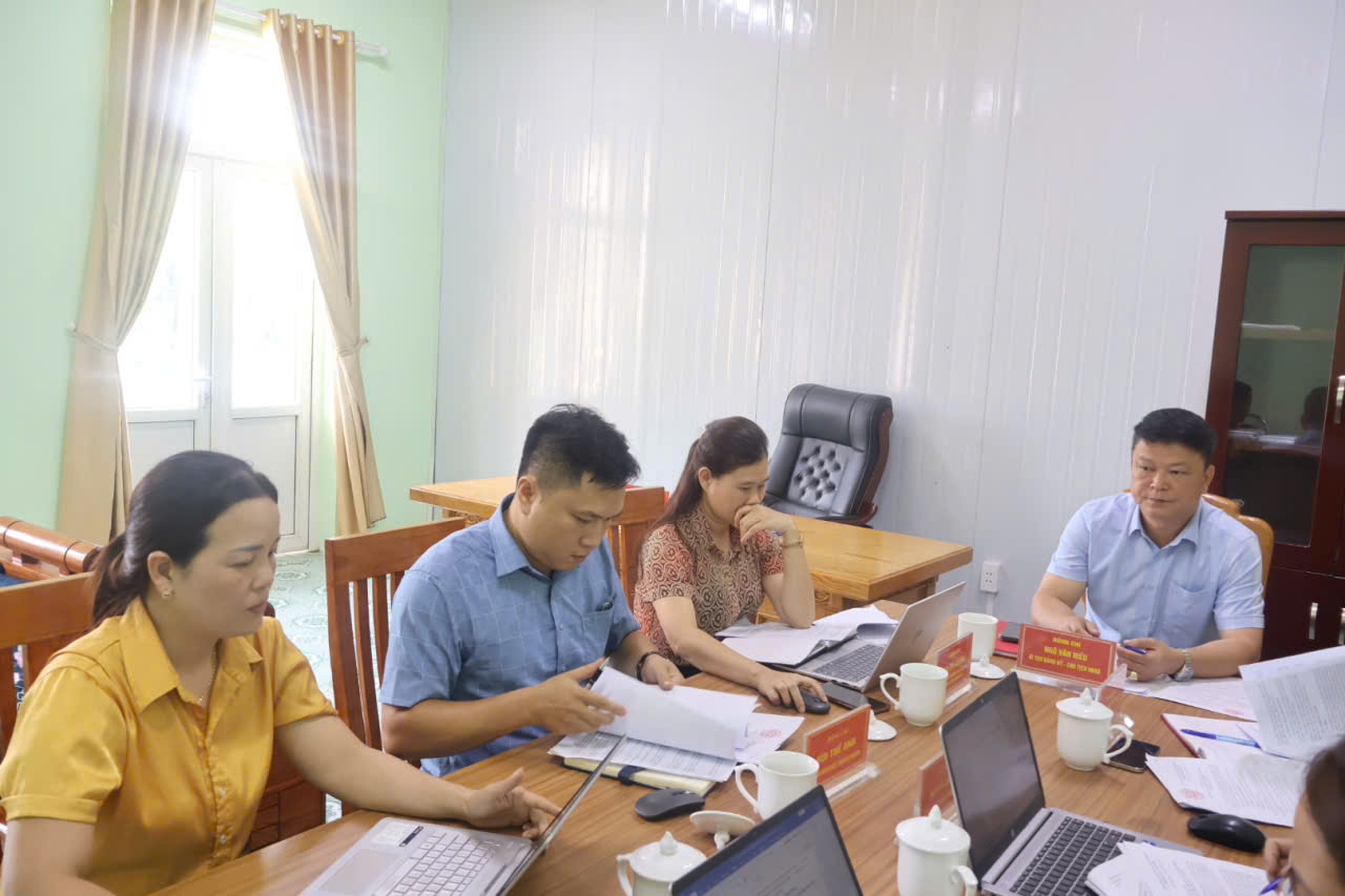 Họp HĐND.jpg