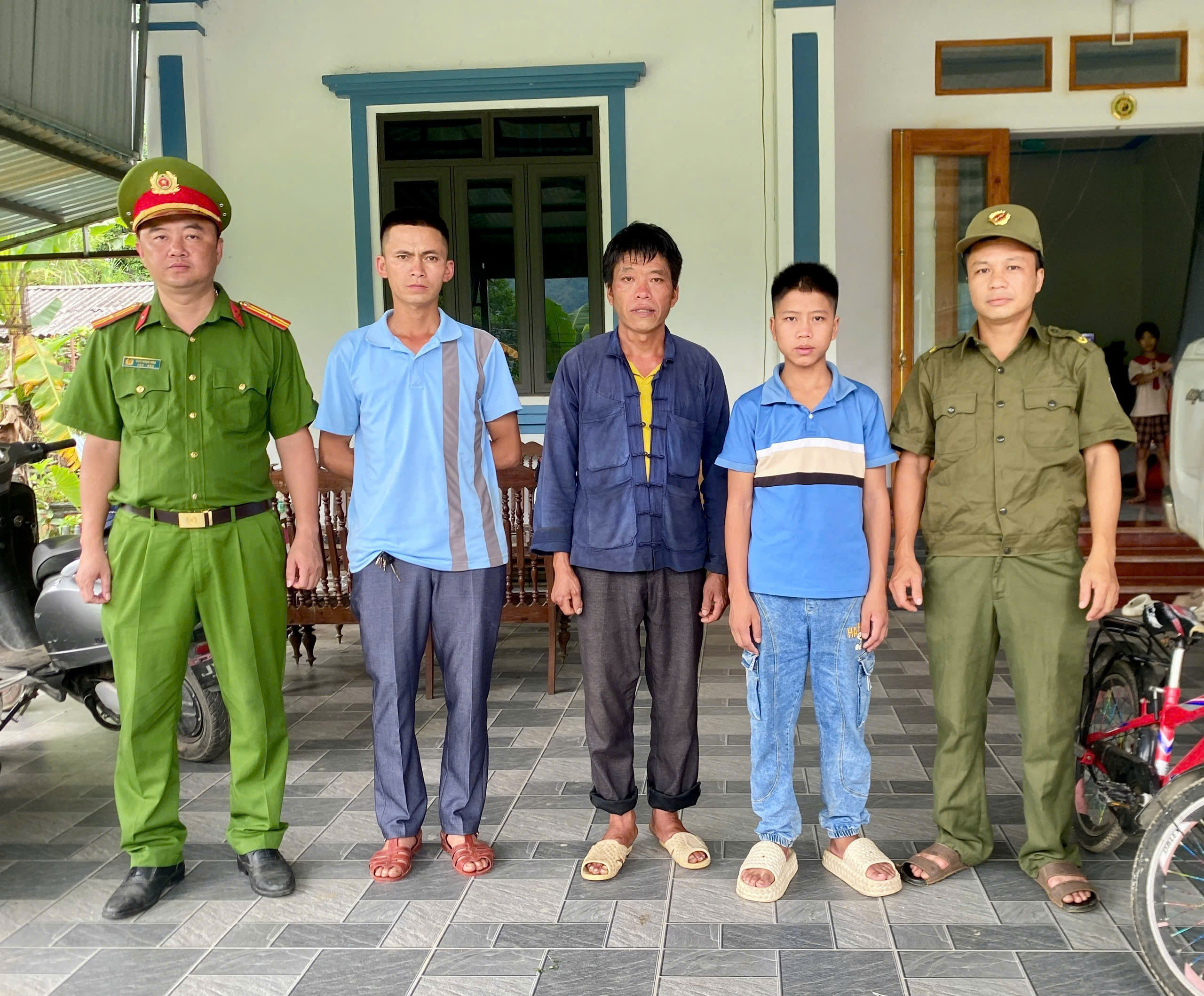 BÉ TRAI ĐI XE ĐẠP 180KM ĐƯỢC HỖ TRỢ ĐOÀN TỤ VỚI GIA ĐÌNH