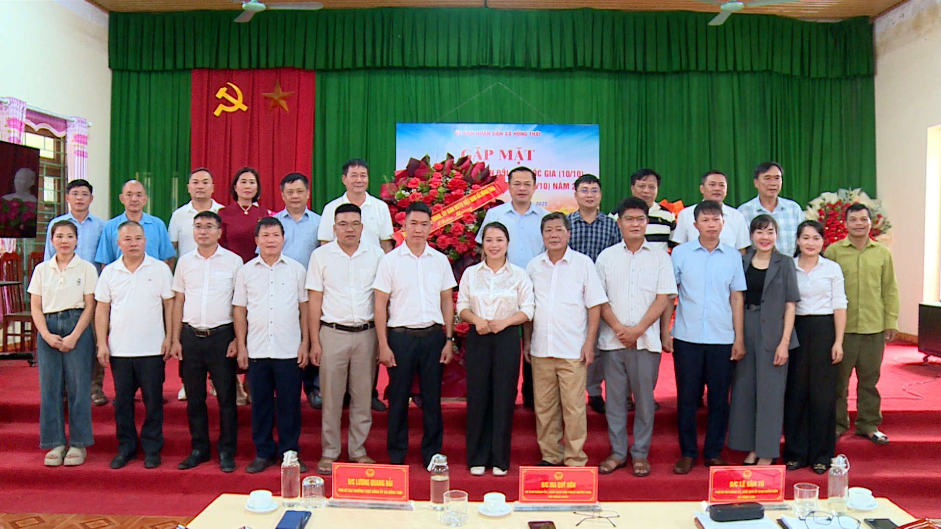 Xã Hồng Thái tổ chức Gặp mặt Kỷ niệm Ngày chuyển đổi số quốc gia và Ngày Doanh nhân Việt Nam