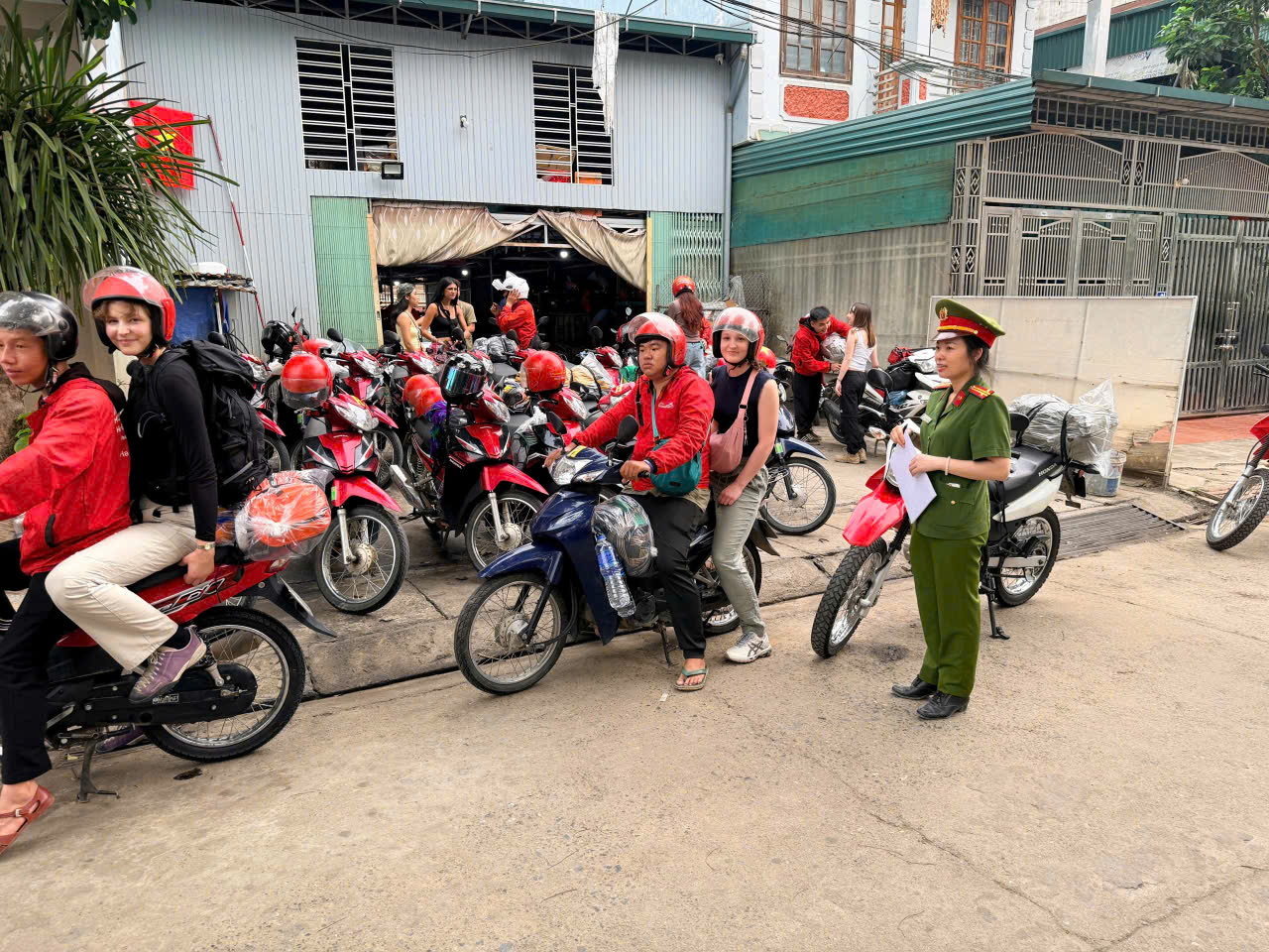 SẼ XỬ LÝ NGHIÊM CÁC TRƯỜNG HỢP GIAO XE TỰ LÁI CHO NGƯỜI KHÔNG ĐỦ ĐIỀU KIỆN 