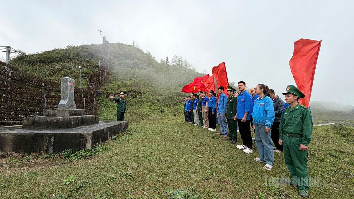 Tạc hình Tổ quốc nơi biên cương