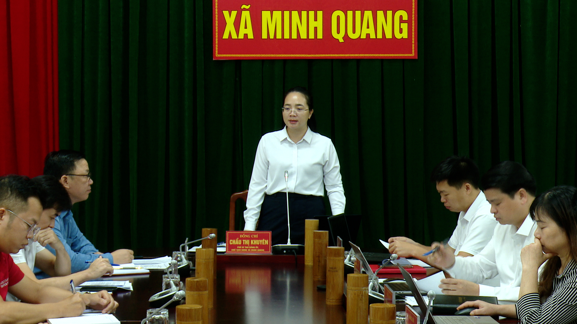 Uỷ ban nhân dân xã Minh Quang họp triển khai mô hình “Chợ phiên - Chợ số”