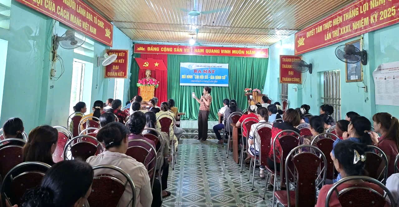 Hội LHPN xã Linh Hồ ra mắt mô hình “Chi hội số, gia đình số” tại thôn Minh Thành