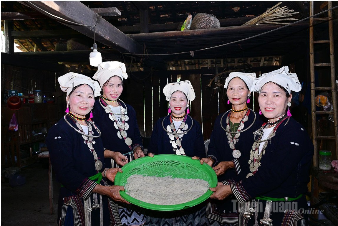 Giữ nghề làm bún tươi truyền thống của người Dao Tiền