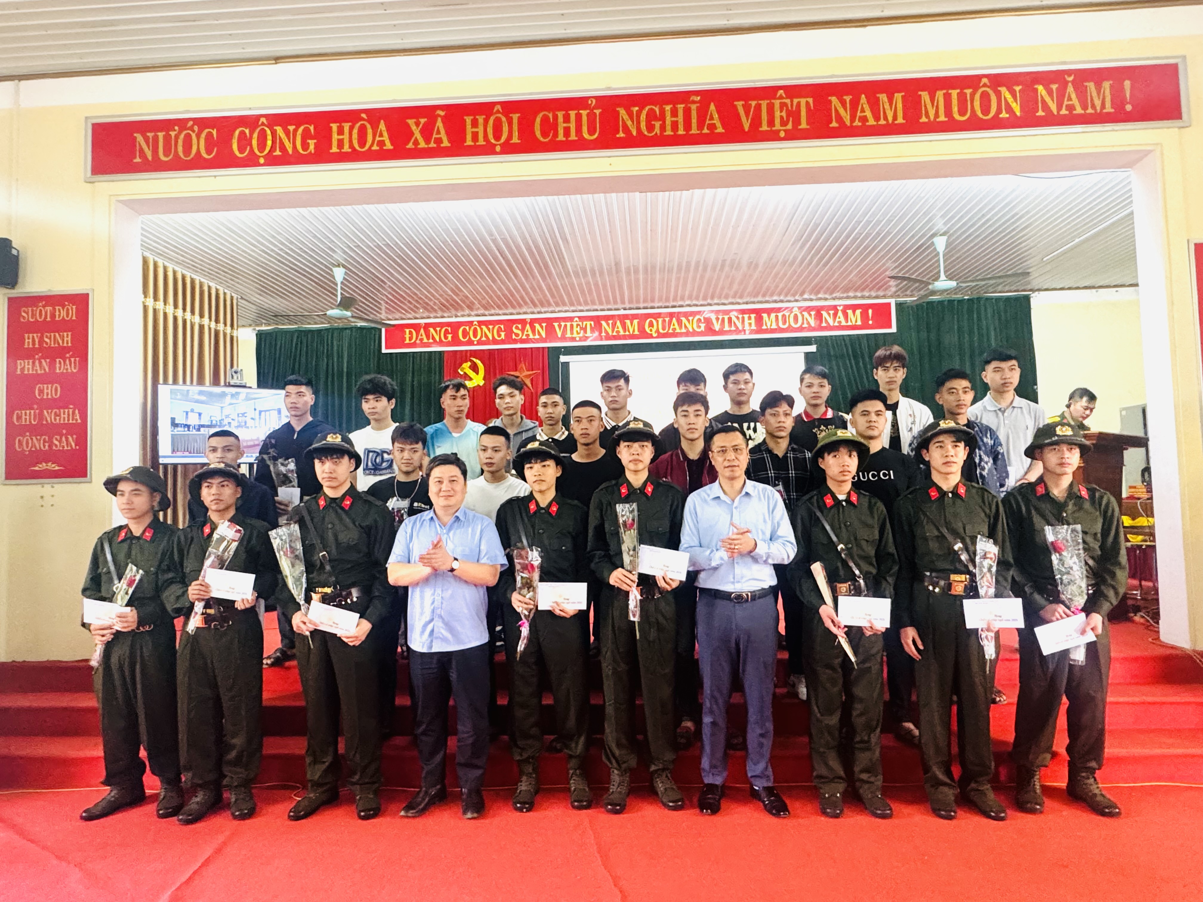 Ủy ban nhân dân xã Trường Sinh tổ chức gặp mặt tân binh lên đường nhập ngũ năm 2026