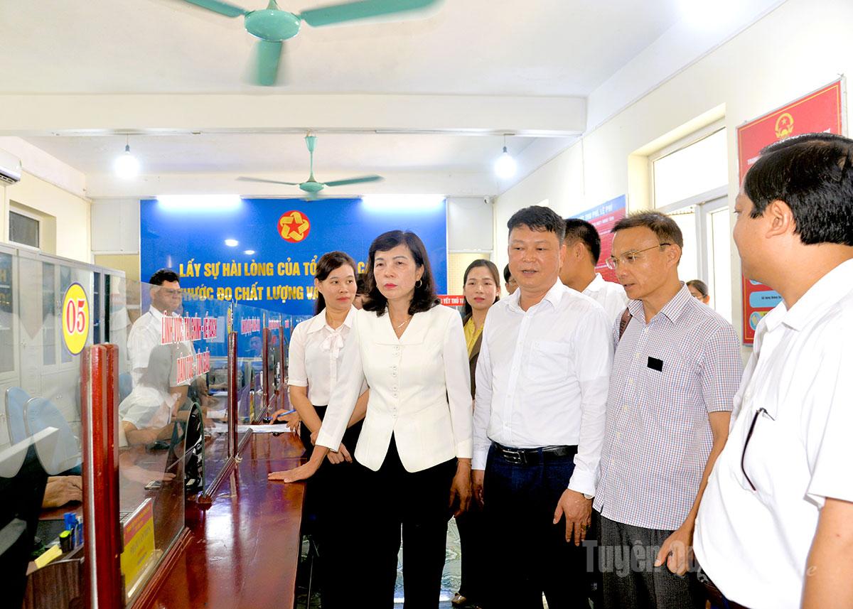 Các đồng chí lãnh đạo tỉnh khảo sát, nắm tình hình vận hành chính quyền địa phương 2 cấp