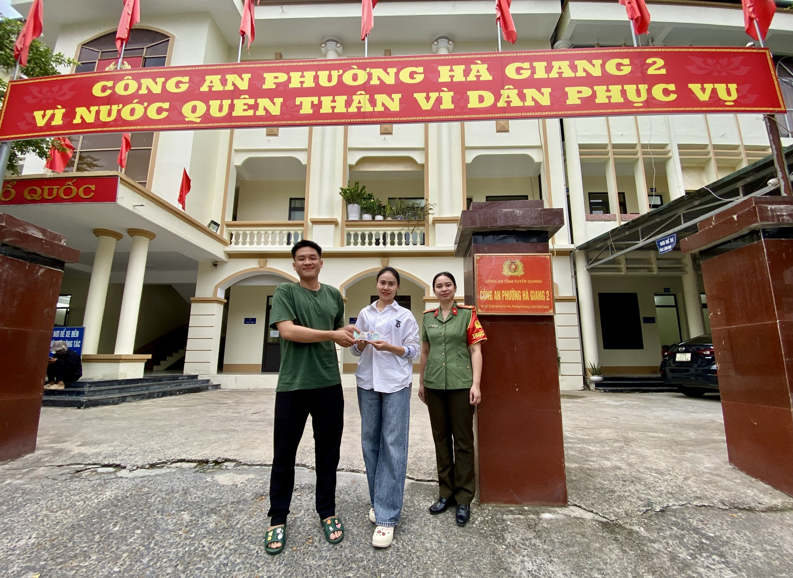 NHẶT ĐƯỢC 30 TRIỆU ĐỒNG, NGƯỜI DÂN TÌM CÁCH TRẢ LẠI NGƯỜI ĐÁNH MẤT