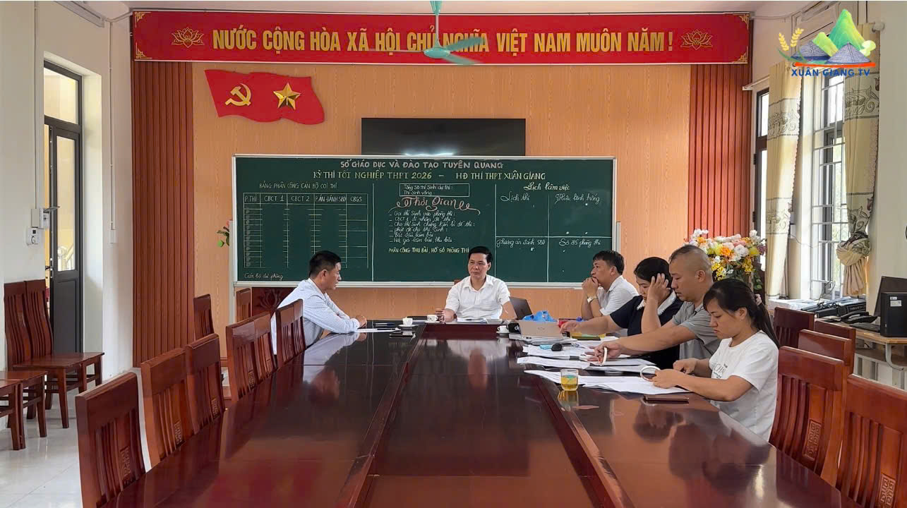 ĐỒNG CHÍ TRẦN TRUNG THÀNH - BÍ THƯ ĐẢNG UỶ, CHỦ TỊCH HĐND XÃ XUÂN GIANG KIỂM TRA CÔNG TÁC CHUẨN BỊ KỲ THI TỐT NGHIỆP THPT NĂM 2026 TẠI TRƯỜNG THPT XUÂN GIANG